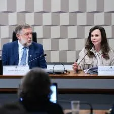 Senado aprova PL do Novo Ensino Médio em votação simbólica; texto segue para o plenário