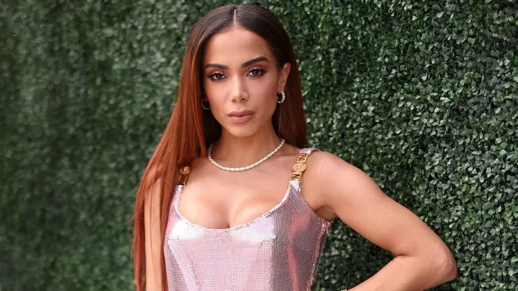 Anitta convoca seguidores a se engajarem em debates políticos e critica PEC da Anistia