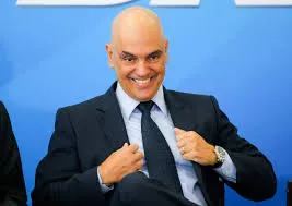 Decisões sigilosas de Alexandre de Moraes sobre censura de perfis nas redes sociais geram controvérsia