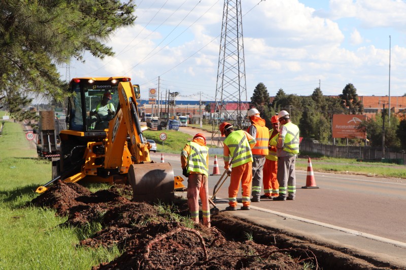 Para agilizar trânsito, Comec suspende obras da iluminação do Contorno Sul neste fim de ano