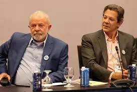 Disputa entre Lula e ministro da Fazenda trava reajuste do BPC
