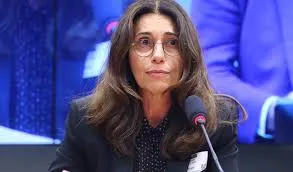 Executiva da Americanas, Anna Christina Saicali, retorna ao Brasil e entrega passaporte à PF