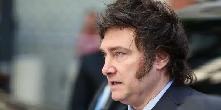  Presidente da Argentina, Javier Milei, vem ao Brasil e pode se reunir com Bolsonaro