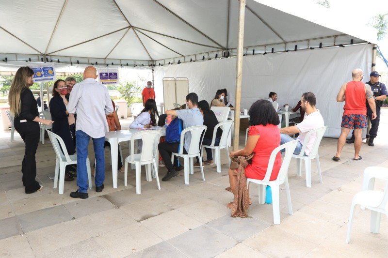 Ação Natal com Saúde tem vacinação e exames em locais de grande movimento