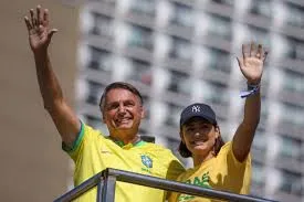 Pesquisa do Instituto Paraná mostra liderança de Bolsonaro e Michelle nas intenções de voto no DF
