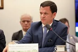 Ex-ministro Anderson Torres enfrenta controvérsias na PF: Pedido de suspensão de processo amplia tensões