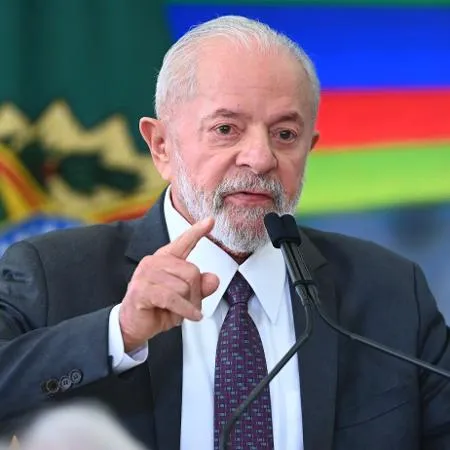 Lula critica Bolsonaro após novo aumento na gasolina e gás de cozinha