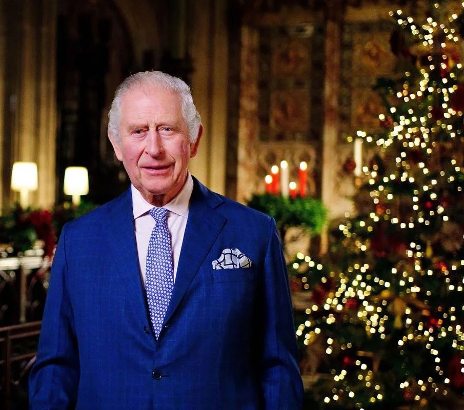 Rei Charles homenageia rainha em 1ª Mensagem de Natal