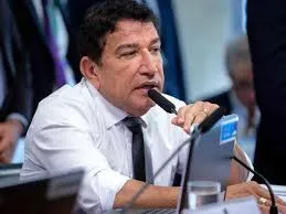 Senador Magno Malta rebate críticas de Lula sobre corrupção em obras da Copa e Olimpíadas