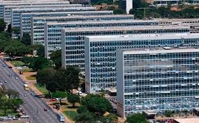 Lula estuda dividir ministérios entre MDB, PSD e União Brasil 