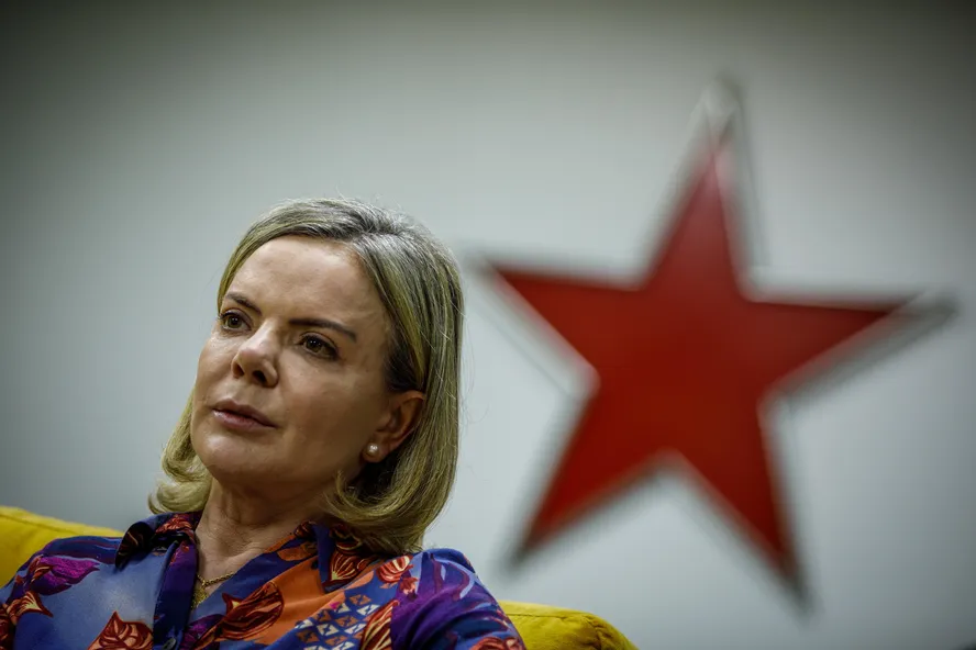 Deboche da presidente do PT, Gleisi Hoffmann, sobre atentado a Trump gera indignação