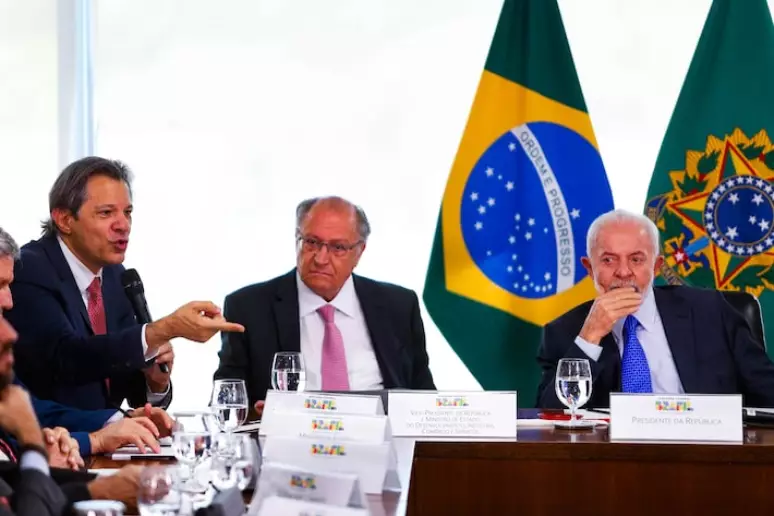 Lula minimiza violência contra mulher após jogos de futebol, exceto se "O Cara é Corinthiano"