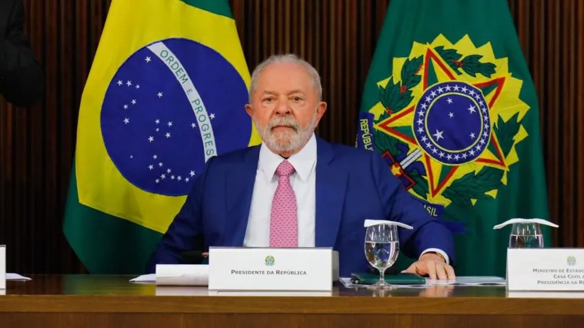 Lula realiza reunião crucial para revisão dos benefícios sociais