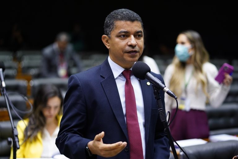 Comissão aprova adicional de periculosidade de 30% para porteiros