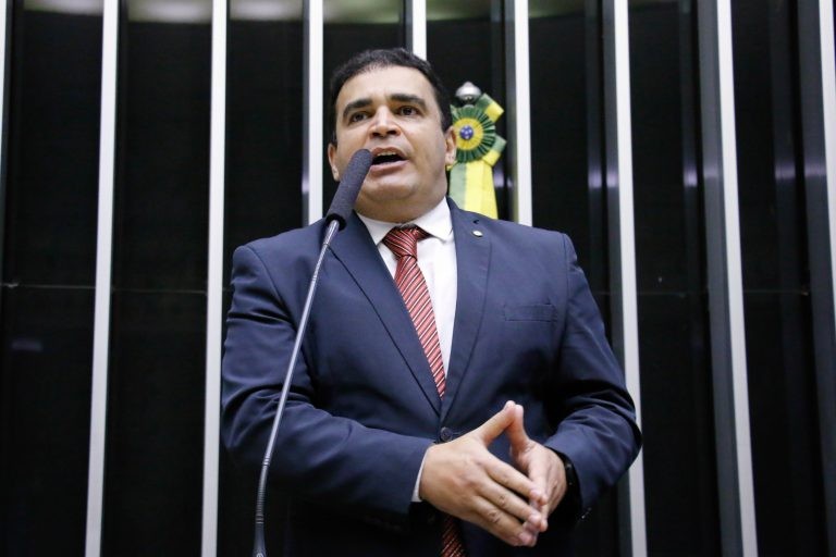 Comissão aprova proposta que restabelece o “passe” para os jogadores profissionais de futebol