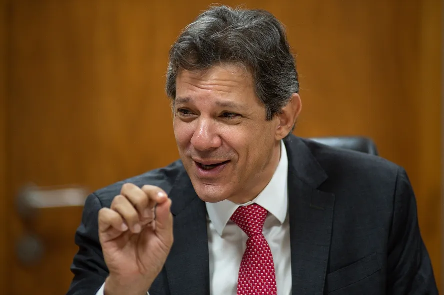 Haddad defende cobrança de impostos para super-ricos e reitera: “Quem não paga imposto tem que voltar a pagar”
