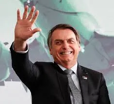 A perseguição a Bolsonaro: ataques e defesa em meio à crise política