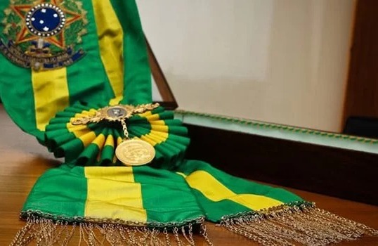 Sem Bolsonaro para entregar faixa presidencial, Lula avalia três opções