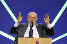 "Tô cheio de ministro que não votou em mim", diz Lula durante evento no Ceará