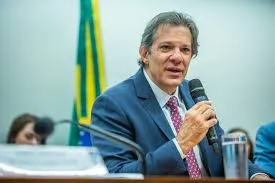 Brasil pode recuperar grau de investimento até 2026, diz Haddad