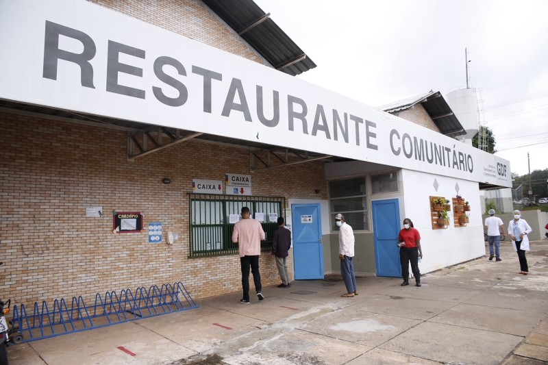 Restaurantes comunitários terão cardápio de Réveillon nesta quinta (29)