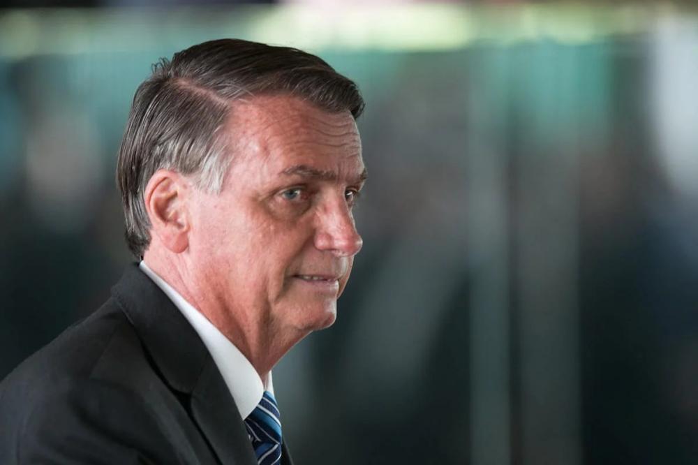 PL tenta convecer Bolsonaro a manter residencia em Brasília