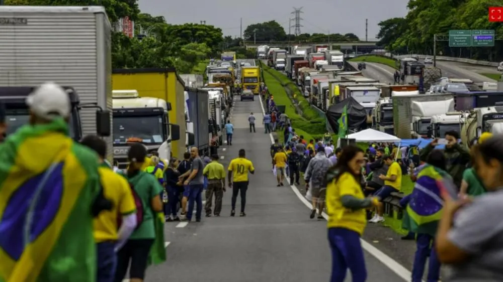  PF investiga influenciadores e empresários por bloqueios em rodovia após vitória de Lula em 2022