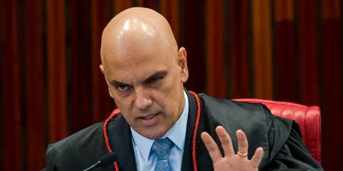 Vazamento de conversas explosivas leva Moraes a abrir inquérito contra ex-auxiliar
