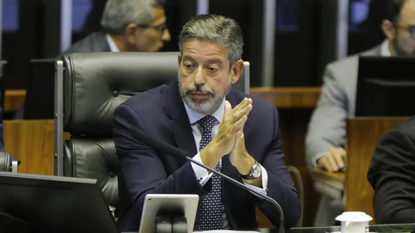 Câmara reverte proposta contra STF, mas novos conflitos sobre emendas e decisões monocráticas aguardam