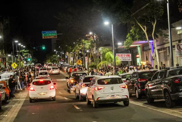 Prefeitura de Campo Grande fecha trecho da Rua 14 de Julho para apoiar movimento noturno