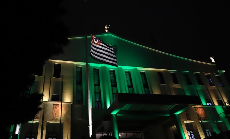 Palácio dos Bandeirantes ganha iluminação em homenagem ao Rei Pelé