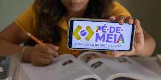Programa Pé-de-Meia inicia novo ciclo de pagamentos: 1 milhão de novos estudantes beneficiados