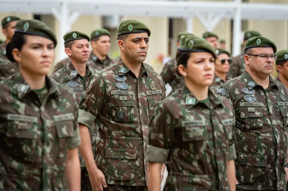 Novo decreto permite alistamento voluntário de mulheres no serviço militar