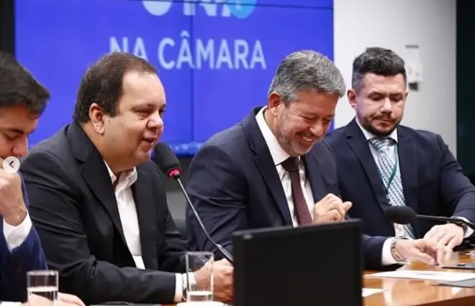 Disputa pela presidência da Câmara esquenta: Resistência ao nome de Elmar Nascimento, pupilo de Lira