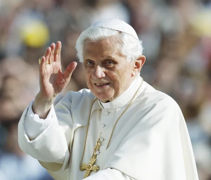 Vaticano: Papa Bento XVI morre aos 95 anos