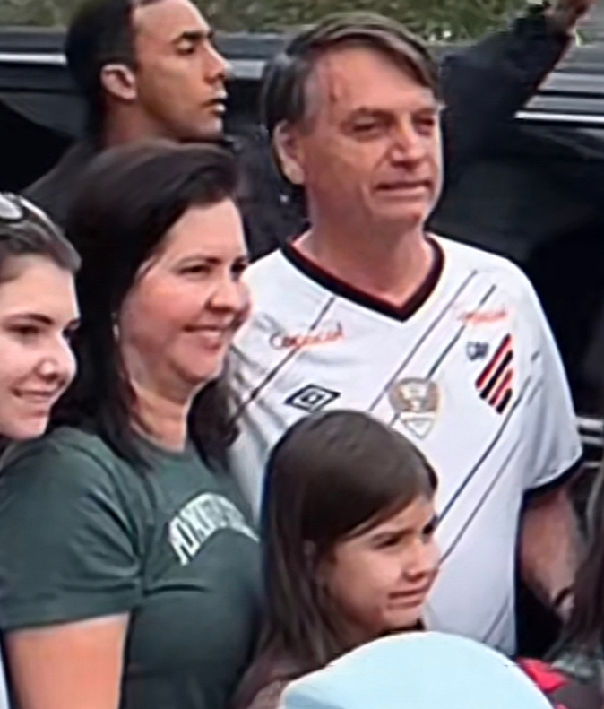 Bolsonaro é aclamado por apoiadores em Orlando