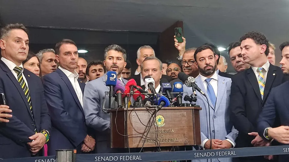 Pedido de impeachment de Alexandre de Moraes é entregue ao Senado com apoio de 1 milhão de brasileiros