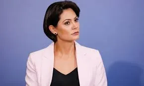 Michelle Bolsonaro rebate acusações sobre móveis do Alvorada e critica governo e mídia