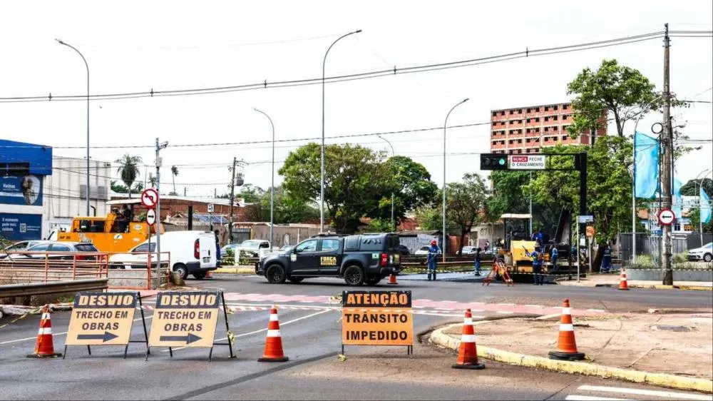 Congestionamento e desvios marcam obras de recapeamento na Avenida Afonso Pena e Ernesto Geisel