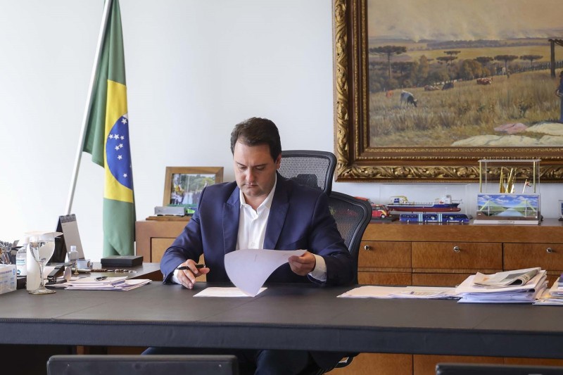 Governador sanciona lei que garante reajuste no Piso Salarial do Paraná