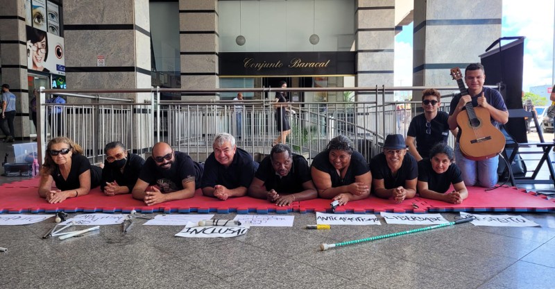 Pessoas com deficiência visual participam de capacitação artística