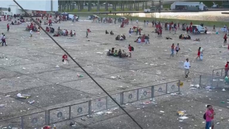 Evento de Lula deixa lixão a céu aberto em Brasília
