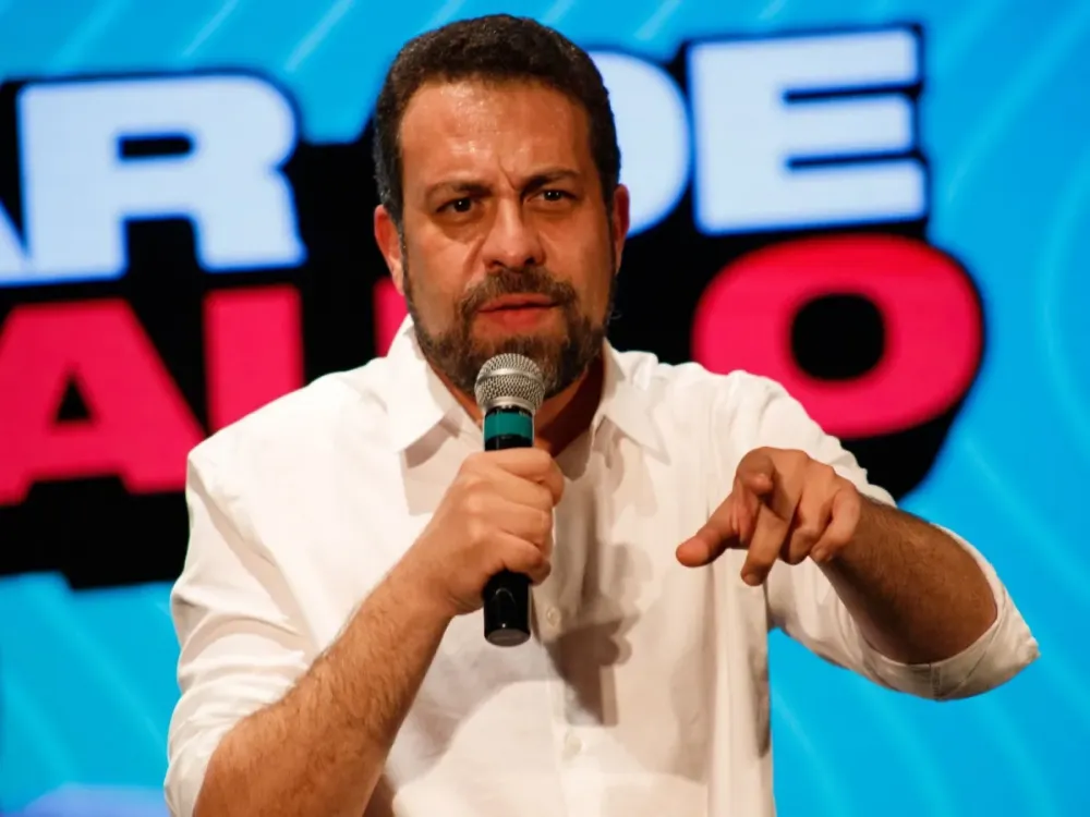 Boulos desafia a educação em São Paulo ao prometer fim das escolas militares