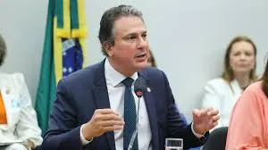 Ministro Camilo Santana anuncia nova versão do Pé-de-Meia para Universitários em 2025