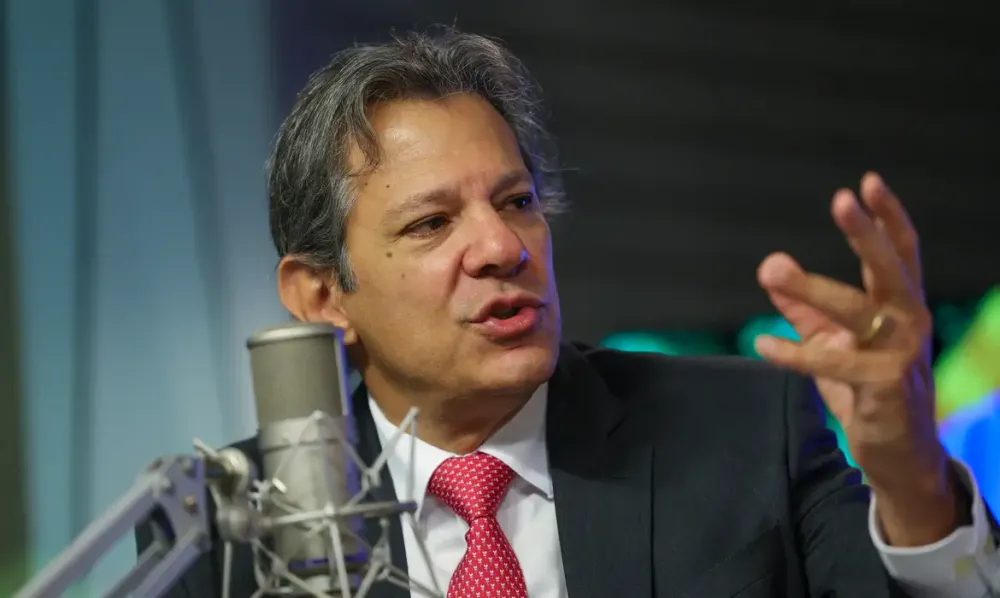 Haddad pressiona Lula a cortar despesas e evitar nova crise fiscal