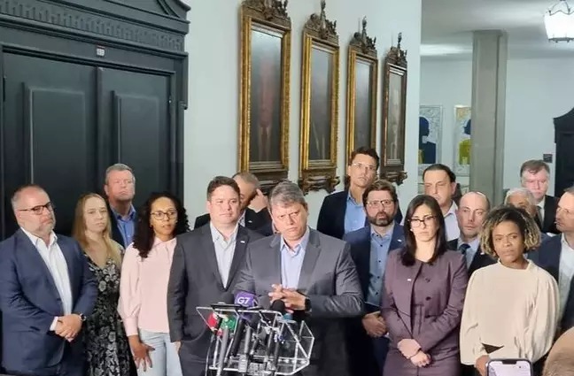 Tarcísio vai argumentar com Lula sobre privatização do Porto de Santos e Sabesp