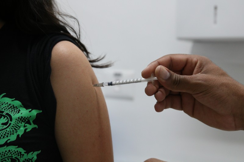 Vacinação é estratégia coletiva, diz secretária de Vigilância em Saúde