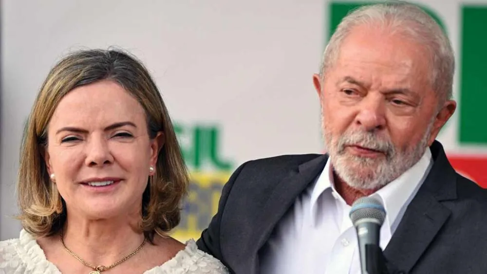 Gleisi Hoffmann é deslocada e Lula prepara o PT para o centro da política brasileira