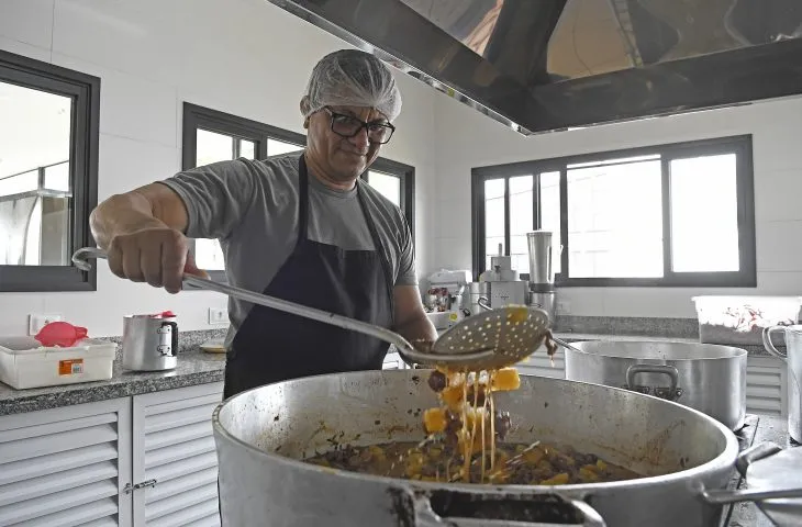 Governo de MS abre mais 98 vagas para agentes de limpeza e merenda em escolas estaduais