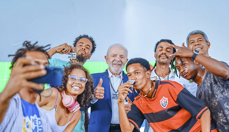 Educação em colapso: Lula aplaude batalha de rimas e expõe o fracasso do ensino na Bahia